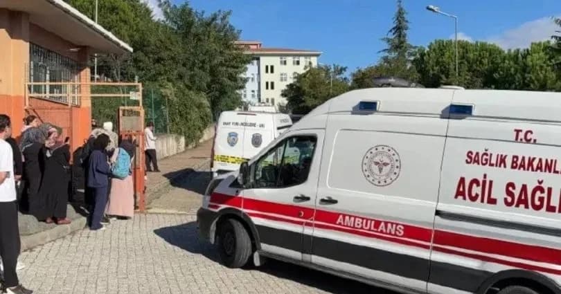 İstanbul Başakşehir’de ortaokulda bıçaklı saldırı: 8 öğrenci yaralı