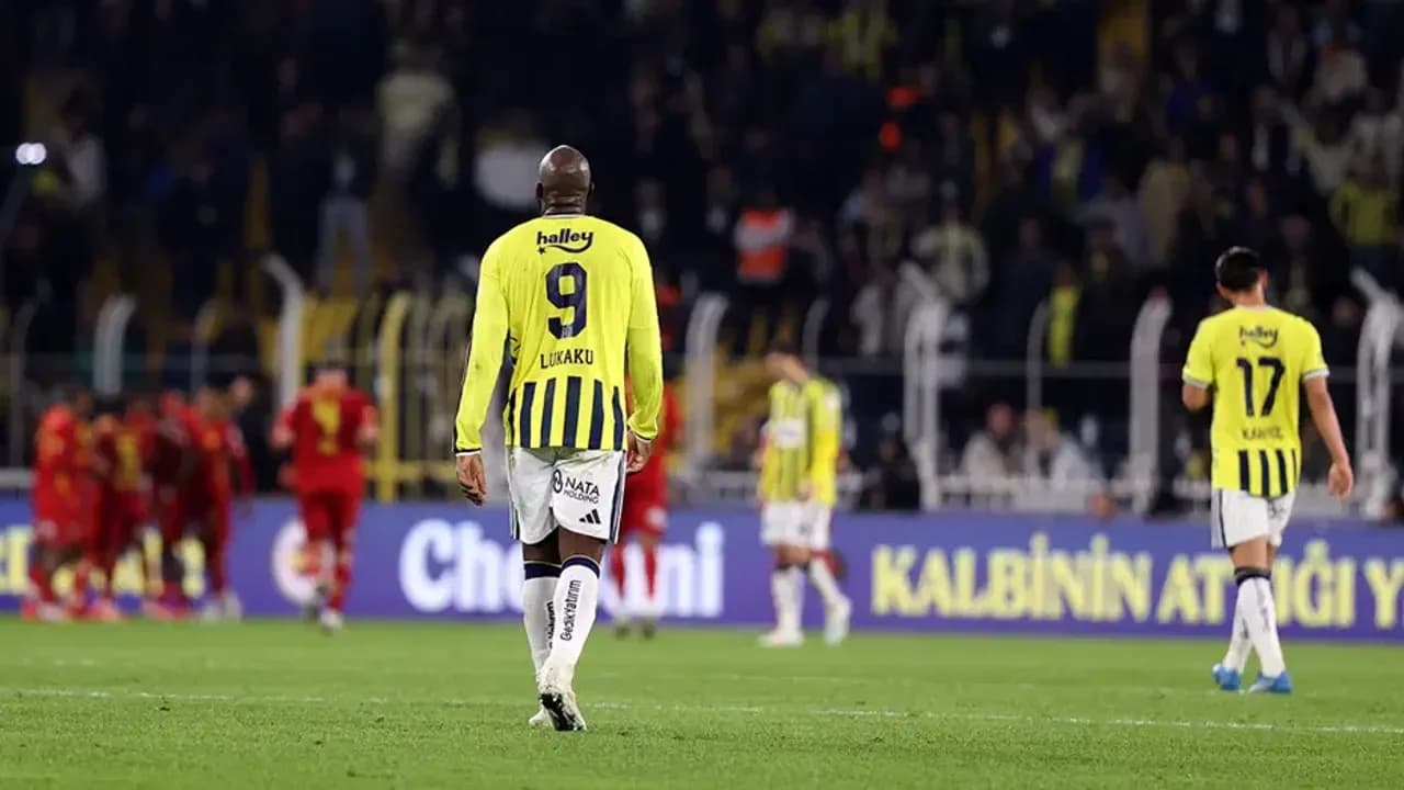 Fenerbahçe tribünlerinden yönetime istifa çağrısı