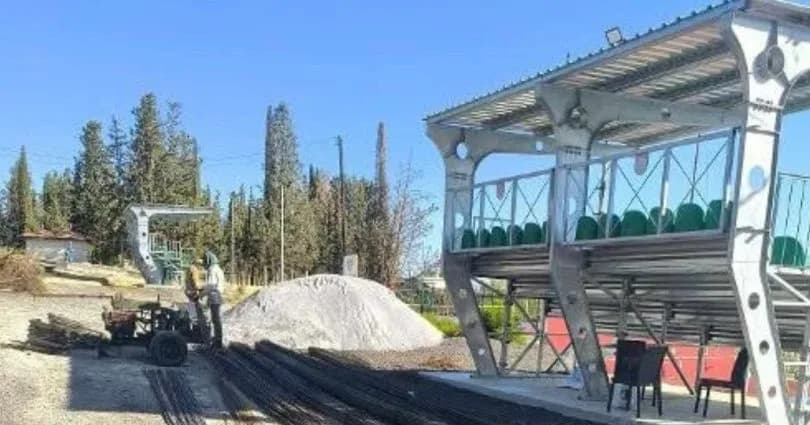 Lefke Tenis Kortlarının çevre düzenlemesi sürüyor