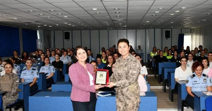 Kadın polislere meme kanseri farkındalık konferansı