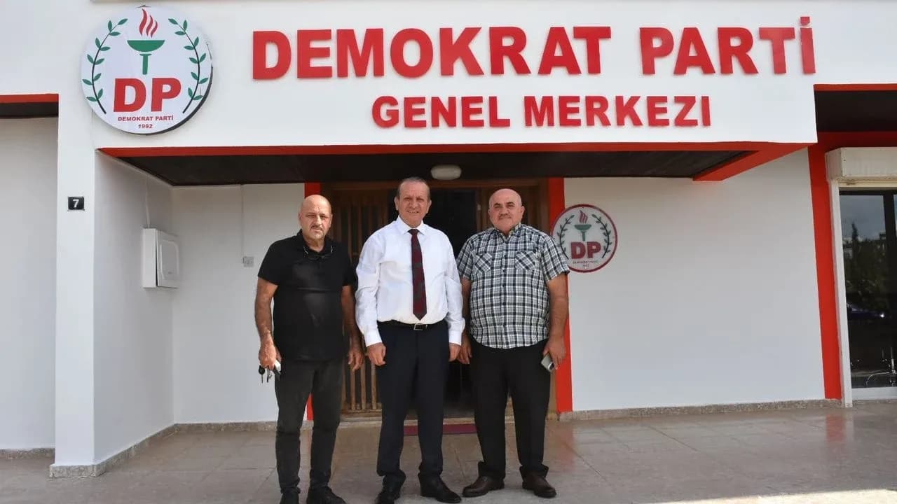 YDP Eski Gönyeli Örgüt Başkanı Kazım Kara, ailesiyle birlikte istifa ederek DP’ye katıldı