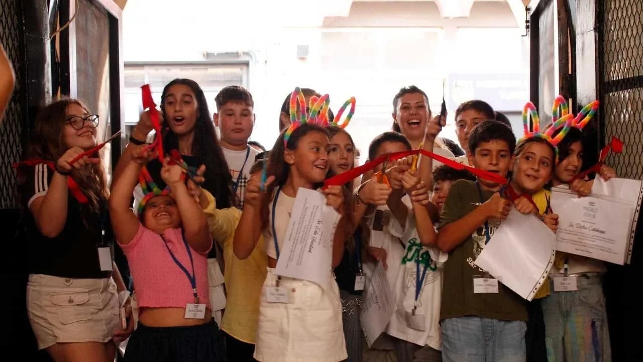 Mavi Fırça Sanat Evi‘nin Masalsı Dünya Sergisi açıldı