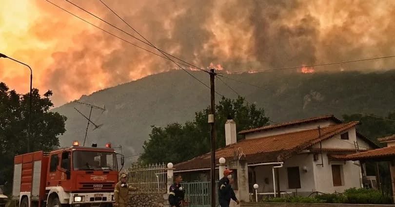 Bulgaristan’dan Yunanistan’a sıçrayan orman yangınına müdahale ikinci gününde sürüyor