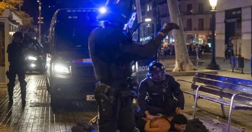 Barselona’daki şiddet olaylarında yaklaşık 100 kişi gözaltına alındı