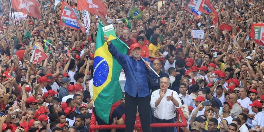 Brezilya'da Lula yeniden devlet başkanı seçildi