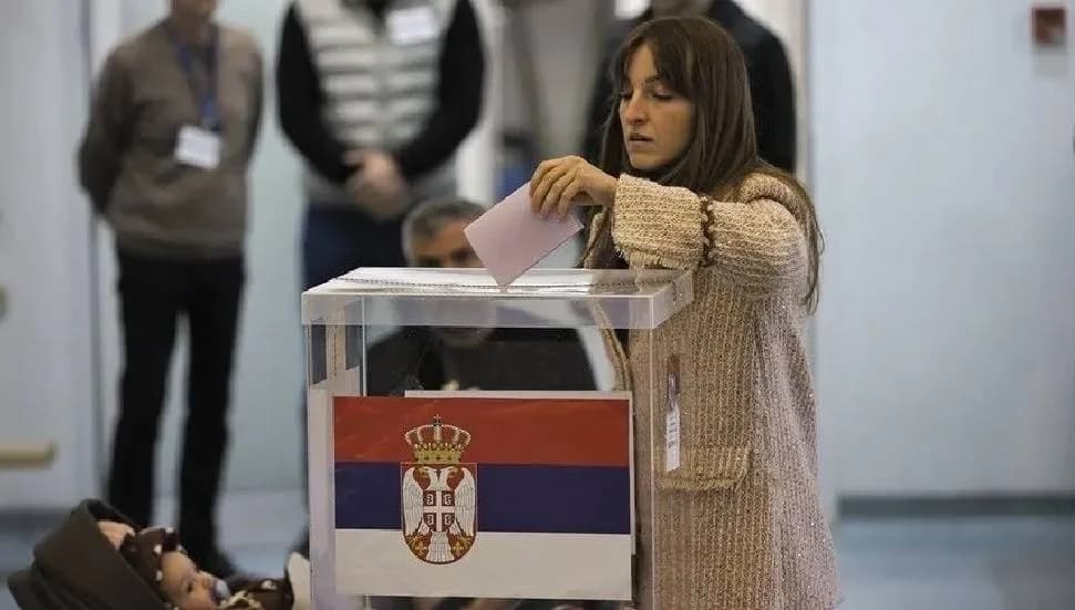 Sırbistan'da halk erken genel seçim için sandık başında