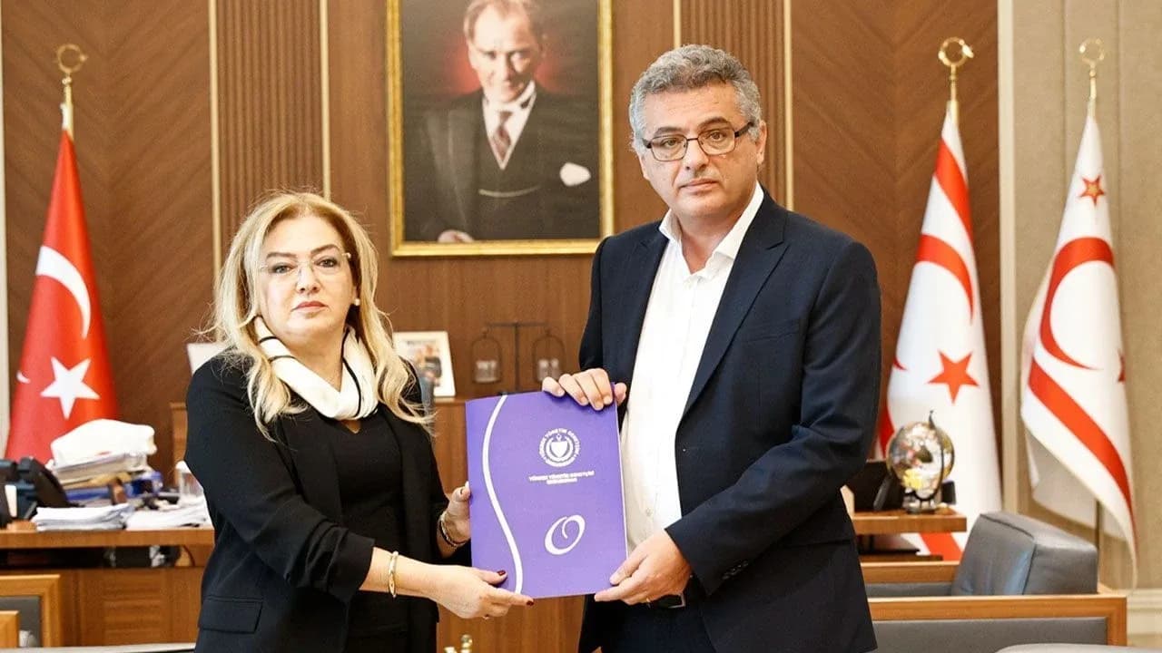 Ombudsman İlkan Varol, 41'inci Dönem Raporu'nu Erhürman'a sundu