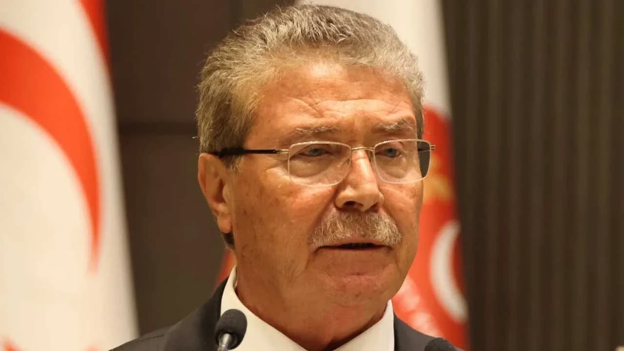 Üstel: Kıbrıs Türk halkı tehditlerle haklarından vazgeçirilemez