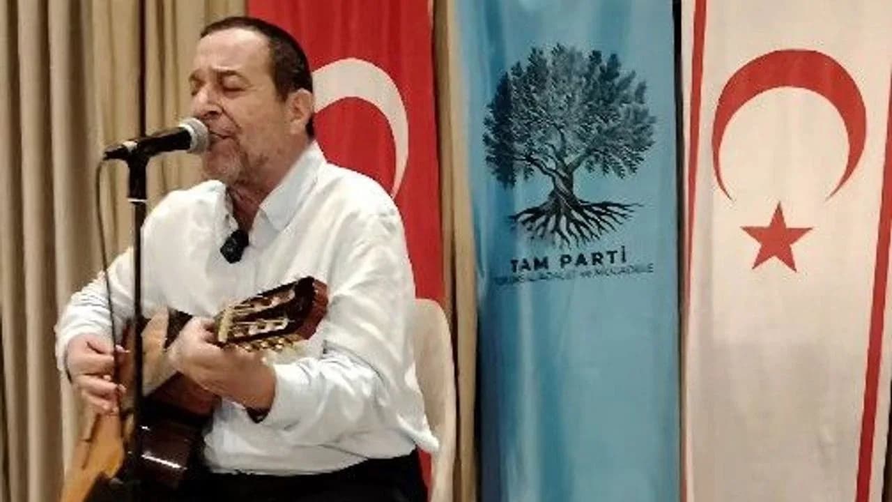 Serdar Denktaş: Kuzey Kıbrıs'ın şanlı bayrağını güneye asacağız – Gitarıyla dikkat çeken mesaj