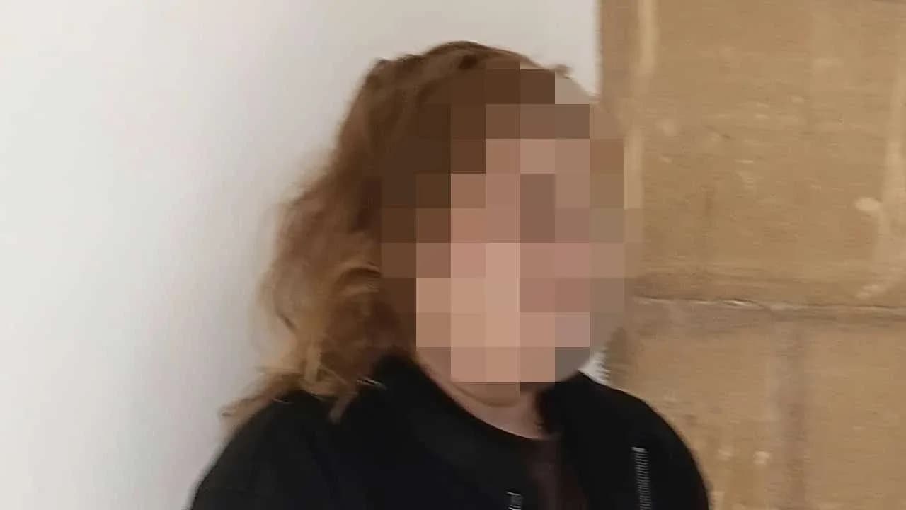 Lefkoşa’da araç tavanı üzerine devrildi: Sürücüye teminat