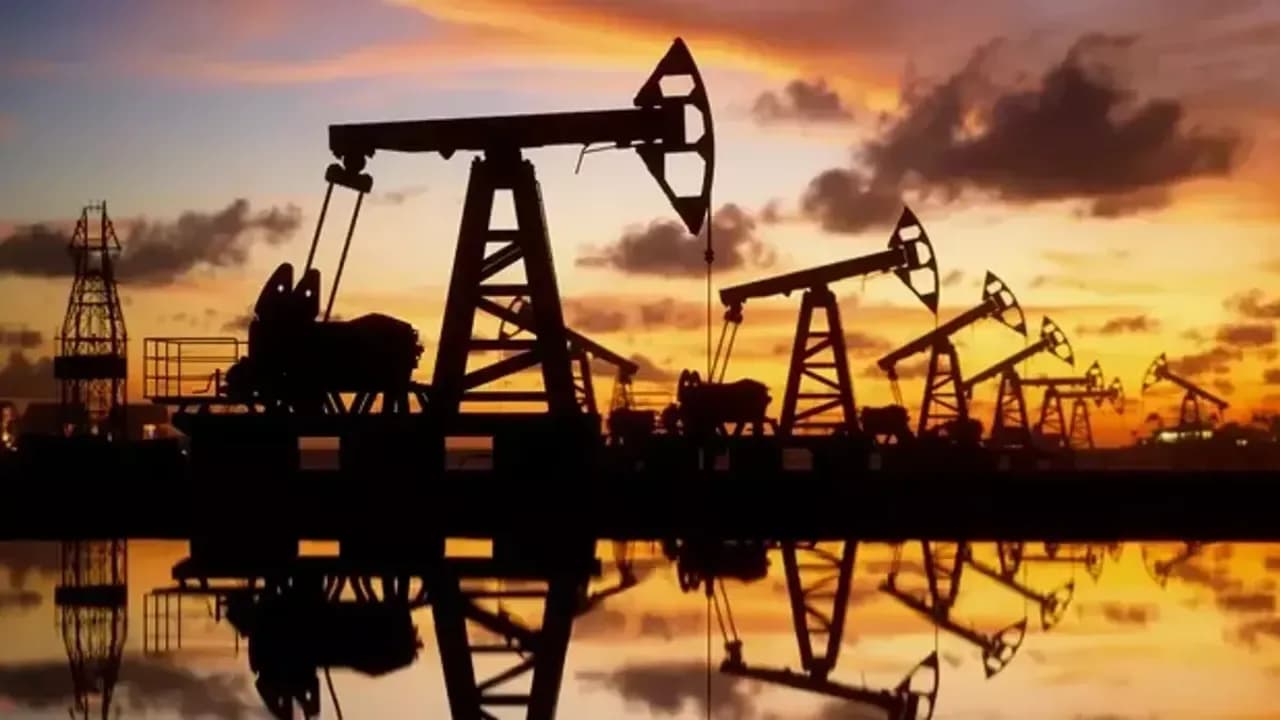 Petrol yeniden 100 doların üzerinde: Çin’in ihracat kararı fiyatları destekledi