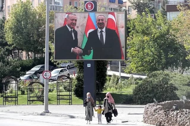 Foreign Policy: “Türkiye Kıbrıs’ın kuzeyine hükmediyor, Azerbaycan aynı ilişkiyi reddediyor”