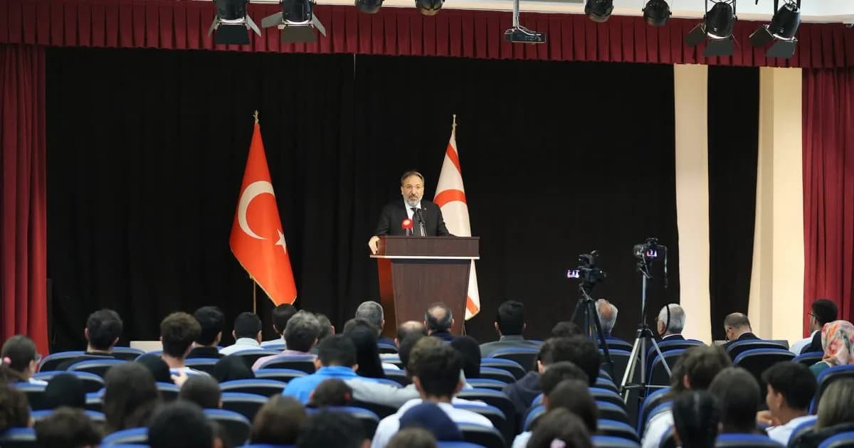 Arpaguş, Hala Sultan İlahiyat Koleji’nde öğrencilerle bir araya geldi