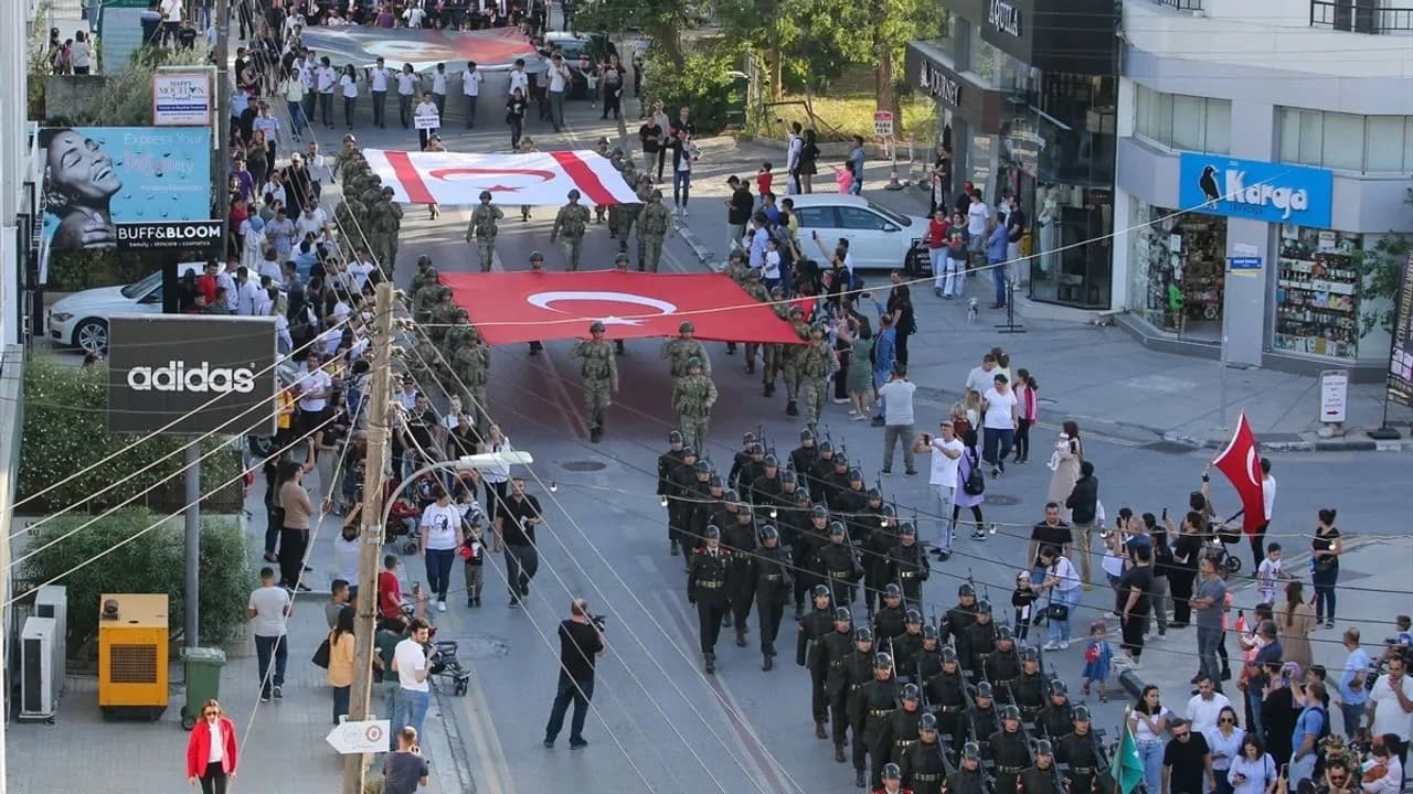 29 Ekim Cumhuriyet Korteji olumsuz hava koşulları nedeniyle iptal edildi