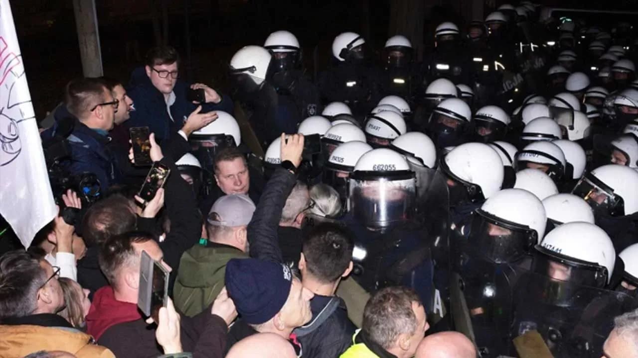Polonya'da Anayasa Mahkemesi krizi: Neler oldu?