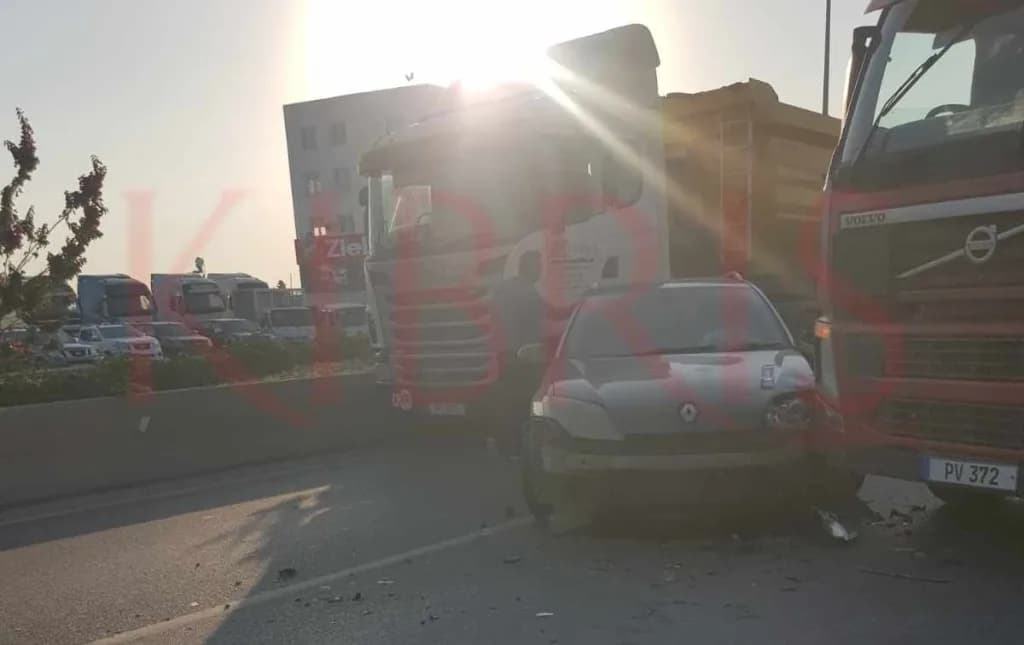 Erülkü ile Yonca Kavşağı arasında kaza: Trafik durma noktasına geldi!