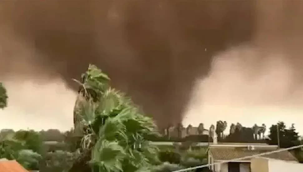 İtalya'nın güneyinde yaşanan çifte hortum, yaralanmalara ve hasara yol açtı