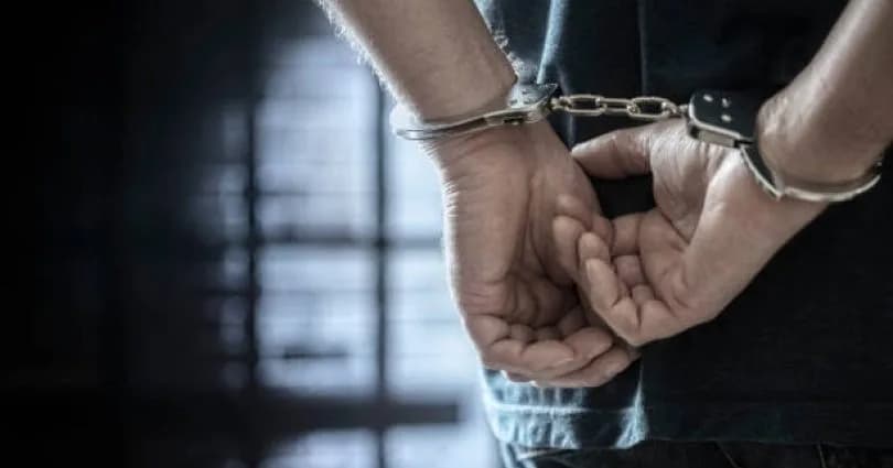 Kendini polis diye tanıtan şahıs kasiyerden 15 bin TL aldı