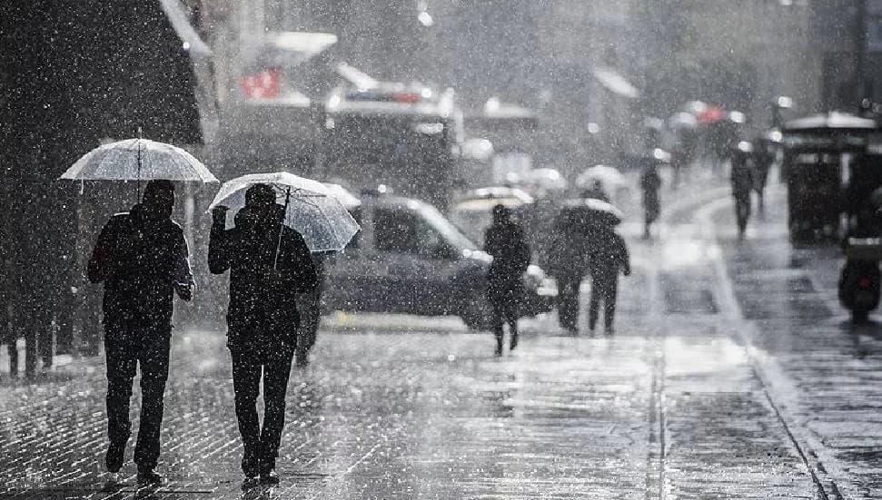 Güney Kıbrıs’ta şiddetli yağış ve rüzgar hasara yol açtı