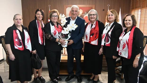Özçınar, Kıbrıs Türk Kadınlar Birliği Güzelyurt Şubesi temsilcileriyle görüştü