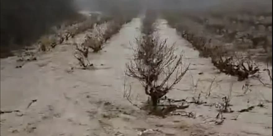 Aşırı yağış ve rüzgar Baf’ta zarara yol açtı; bir uçak Larnaka Havalimanı’na yönlendirildi