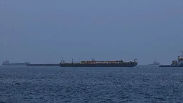 İngiltere Deniz Ticaret Operasyonları: Irak açıklarında bir tanker vuruldu