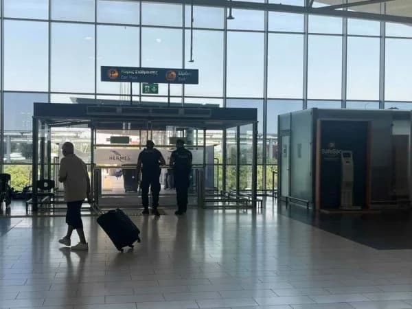 İsrail’e girişi yasaklı kadın Larnaka’da uçağa kadar girdi: Fazladan yolcu sayılınca ortaya çıktı