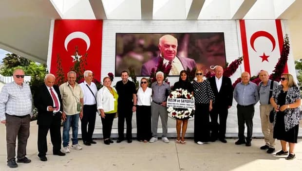 Avustralya’da yaşayan Kıbrıslı Türkler, Lefkoşa’daki anıtlara çelenk bıraktı