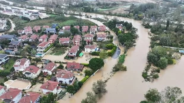 İstanbul Valisi: “Selde 3 bin ev ve iş yeri zarar gördü”