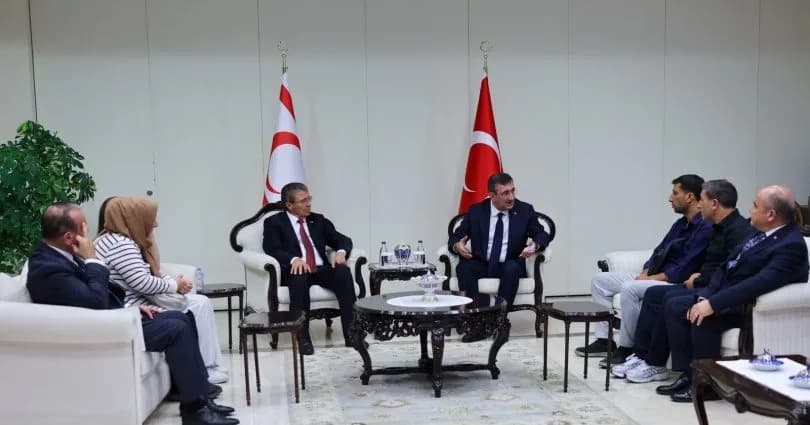 Yılmaz, kayıp yakınlarıyla bir araya geldi