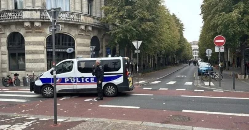 Fransa Cumhurbaşkanı Macron gelecek günlerde sendika dışı eylemlerin her yerde yasaklanacağını açıkladı