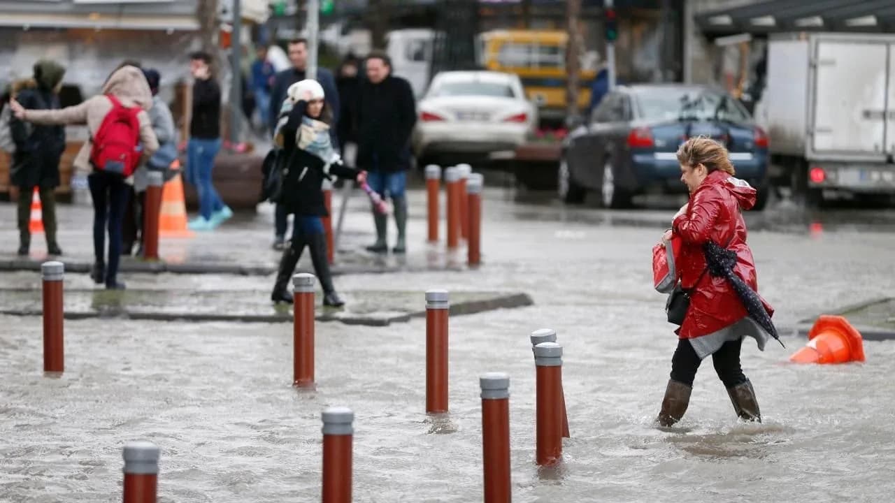 Türkiye'de Meteorolojiden kuvvetli yağış, fırtına ve kar uyarısı!