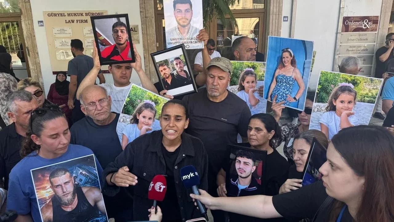Gemi faciasında yakınlarını kaybeden aileler Girne Mahkemesi önünde adalet taleplerini yineledi