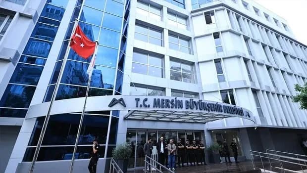 Mersin'deki yolsuzluk soruşturmasında Vahap Seçer ve 2 belediye başkanı tutuklandı