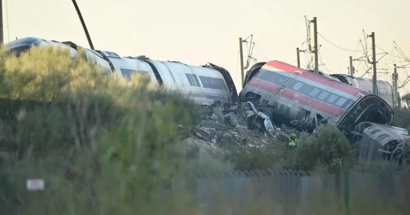 İspanya’da 2 hızlı treninin çarpıştığı kazada ölenlerin sayısı 69’a çıktı