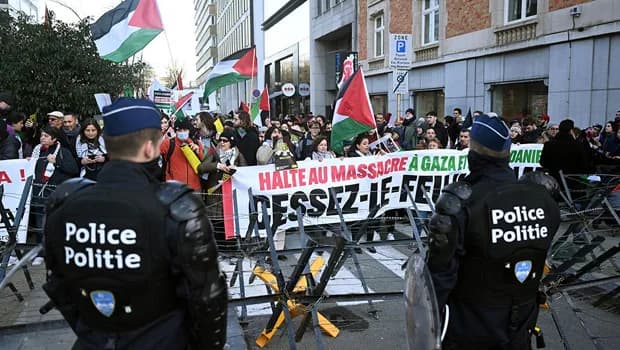 Fransa'da mahkeme, Filistin'e destek gösterisinin yasaklanması kararını askıya aldı