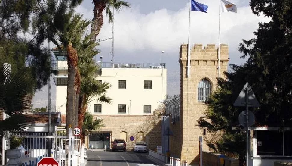 Rum Merkezi Cezaevi’nde 16 gardiyan açığa alındı