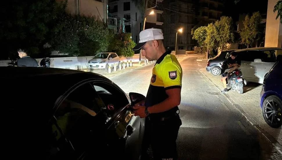 Trafik denetimlerinde 520 sürücü rapor edildi: 48 araç trafikten men edildi, 3 sürücü tutuklandı