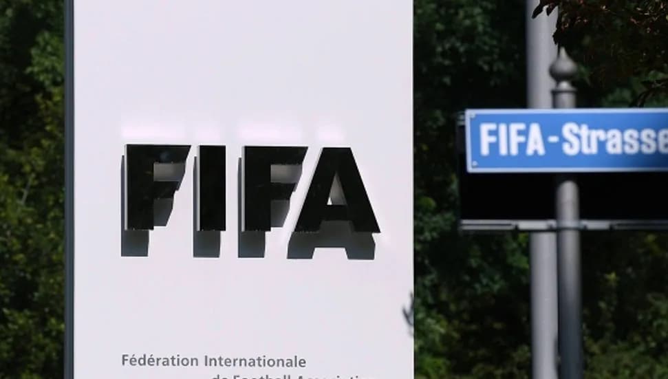 Infantino'yu eleştiren FIFA'nın 3 numaralı ismi Lamour görevinden ayrıldı