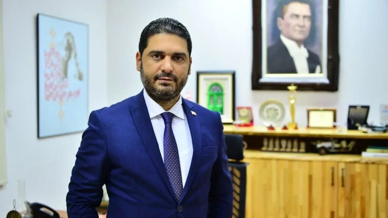 Ahmet Savaşan’dan CTP’ye yanıt: “Aç tavuk kendini buğday ambarında sanır”