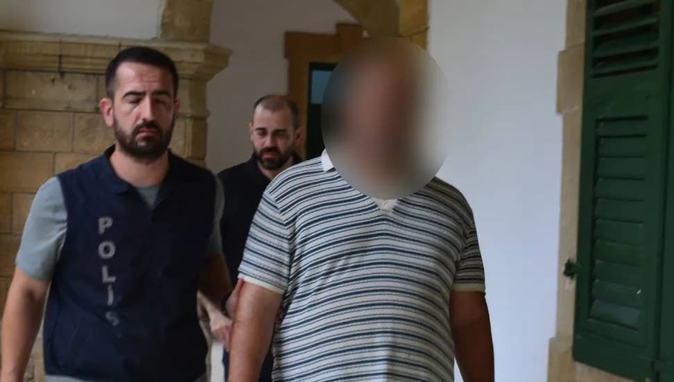 İki ayrı kuyumcudan 234 bin TL’lik altın aldı