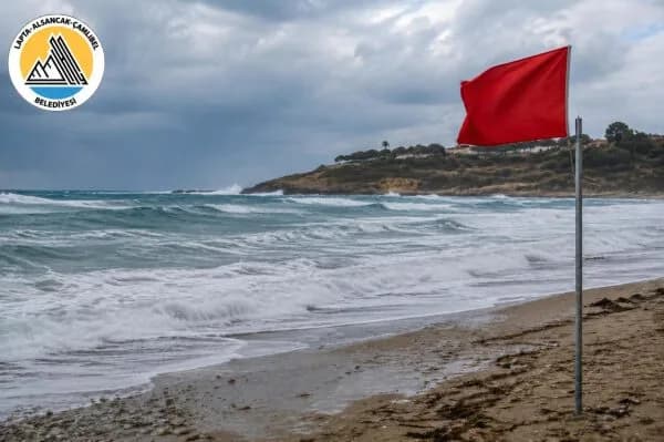 Kırmızı bayrak çekilen plajlarda denize giriş yasaklandı
