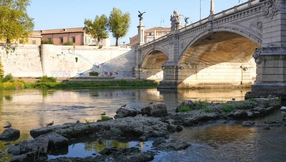 Roma'da kuraklık nedeniyle sular çekildi, 2 bin yıllık tarih gün yüzüne çıktı