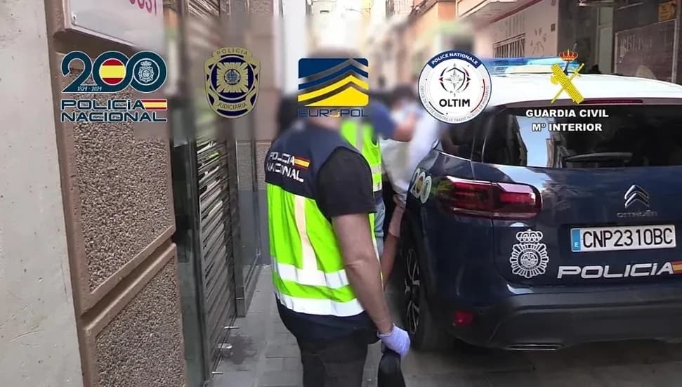Batı Akdeniz'de uluslararası operasyon: 2 binden fazla göçmen kaçıran şebeke çökertildi