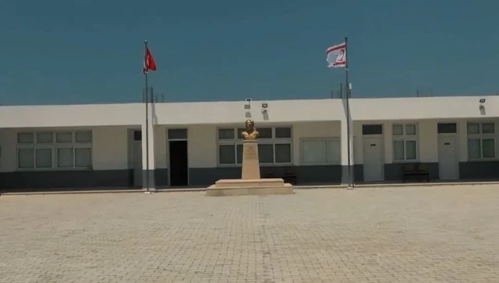 Çayırova İlkokulu, depreme dayanıklı olarak yeniden inşa edilerek hizmete açıldı