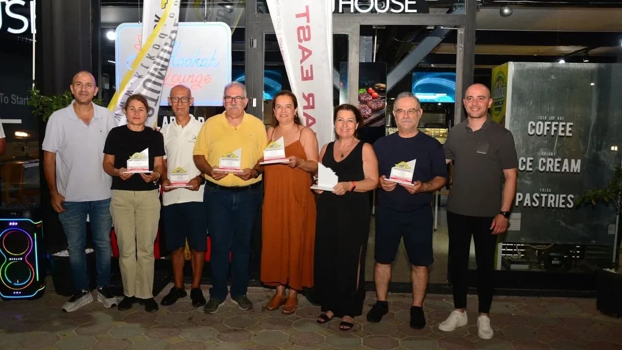 Klasik otomobiller Lefkoşa gecelerini renklendirdi