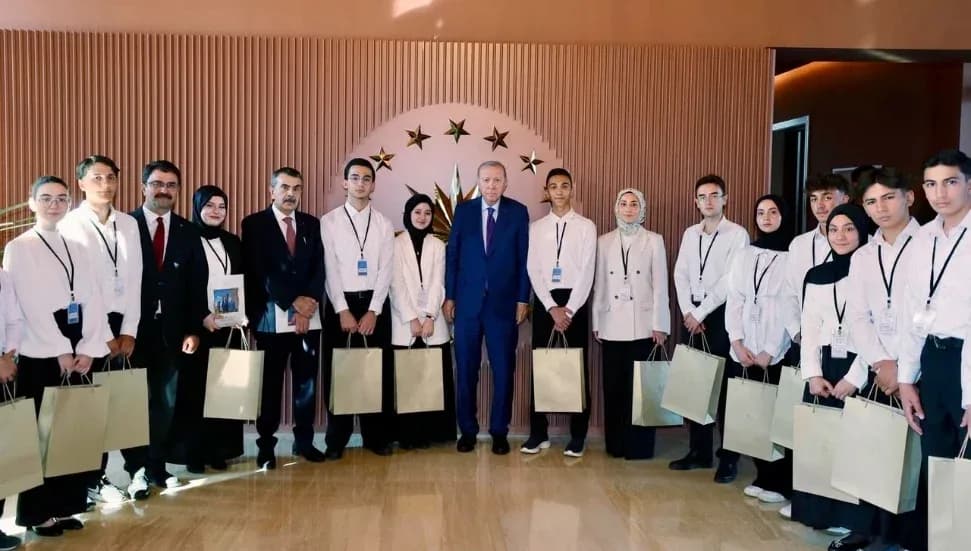 Hala Sultan öğrencileri “Maziden Âtiye” programında Recep Tayyip Erdoğan’la buluştu