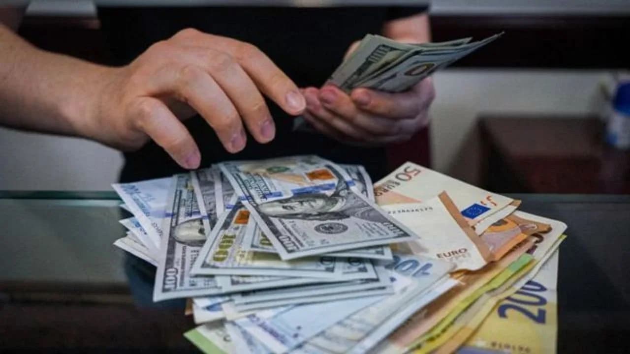 Dövizde son durum... 1 Sterlin: 64.20