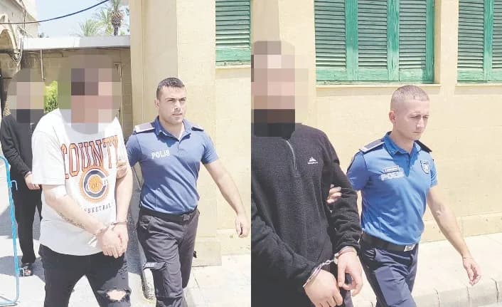 Viski bardağıyla yüzüne vurdu