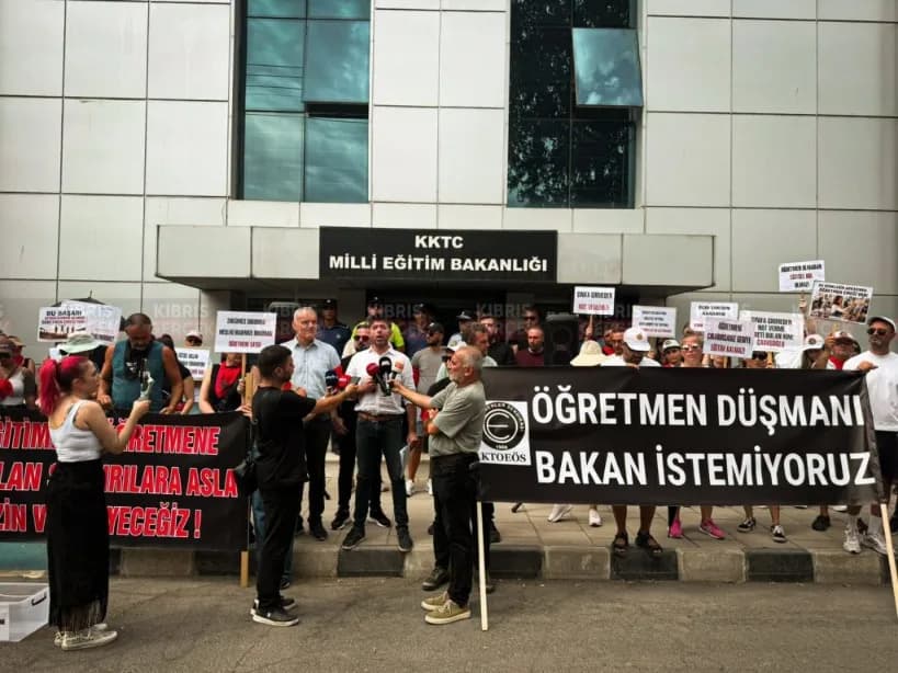 KTOEÖS Bakanlık önünde: Öğretmenin emeğini ve iradesini yok sayamazsınız